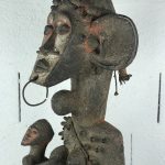 Statue africaine de la maternité