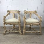 2 fauteuils de moine en ronce de bois clair