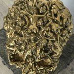 Skull en laiton doré par Robbi Jones