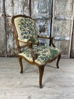 Armchair with flat back covered with tapestry