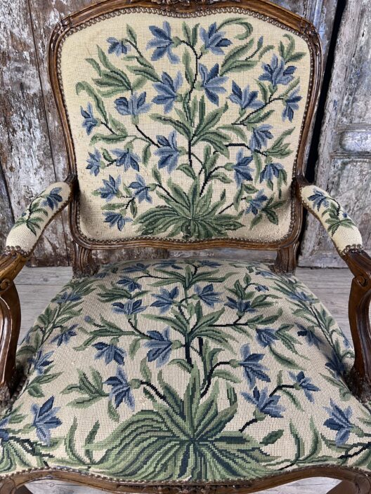 Queen's chair in tapestry