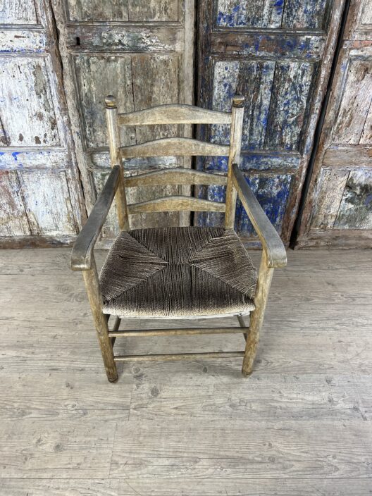 4 slats chair with straw seat